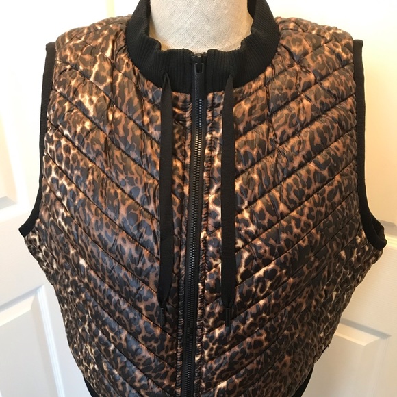 Calvin Klein cropped quilted vest in leopard print - Picture 6 of 12